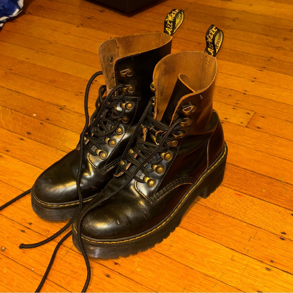 Dr. Martens Leona Boot Black - Vintage Smooth